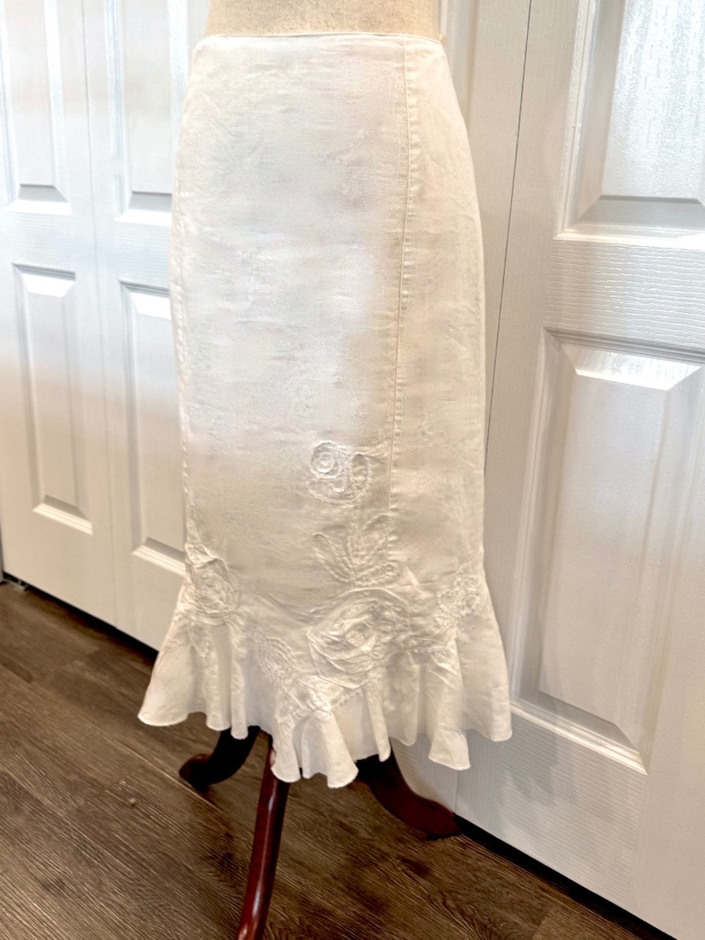 Women's Size 14, 100% Linen Midi Skirt by Nine West, Floral Applique, Lined